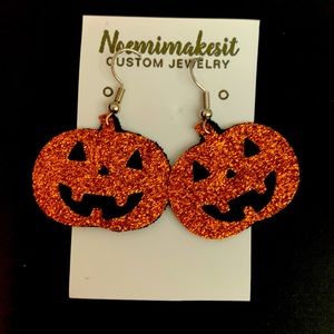 New handmade Halloween jAck-o-lantern 🎃 pumpkin earrings so cute